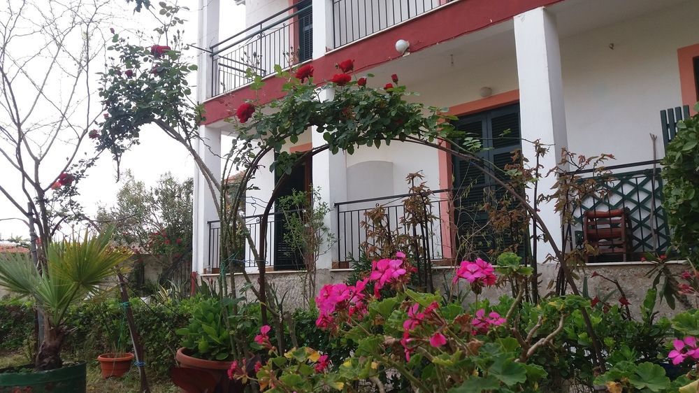 Maria'S Apartments Kavos Exterior photo